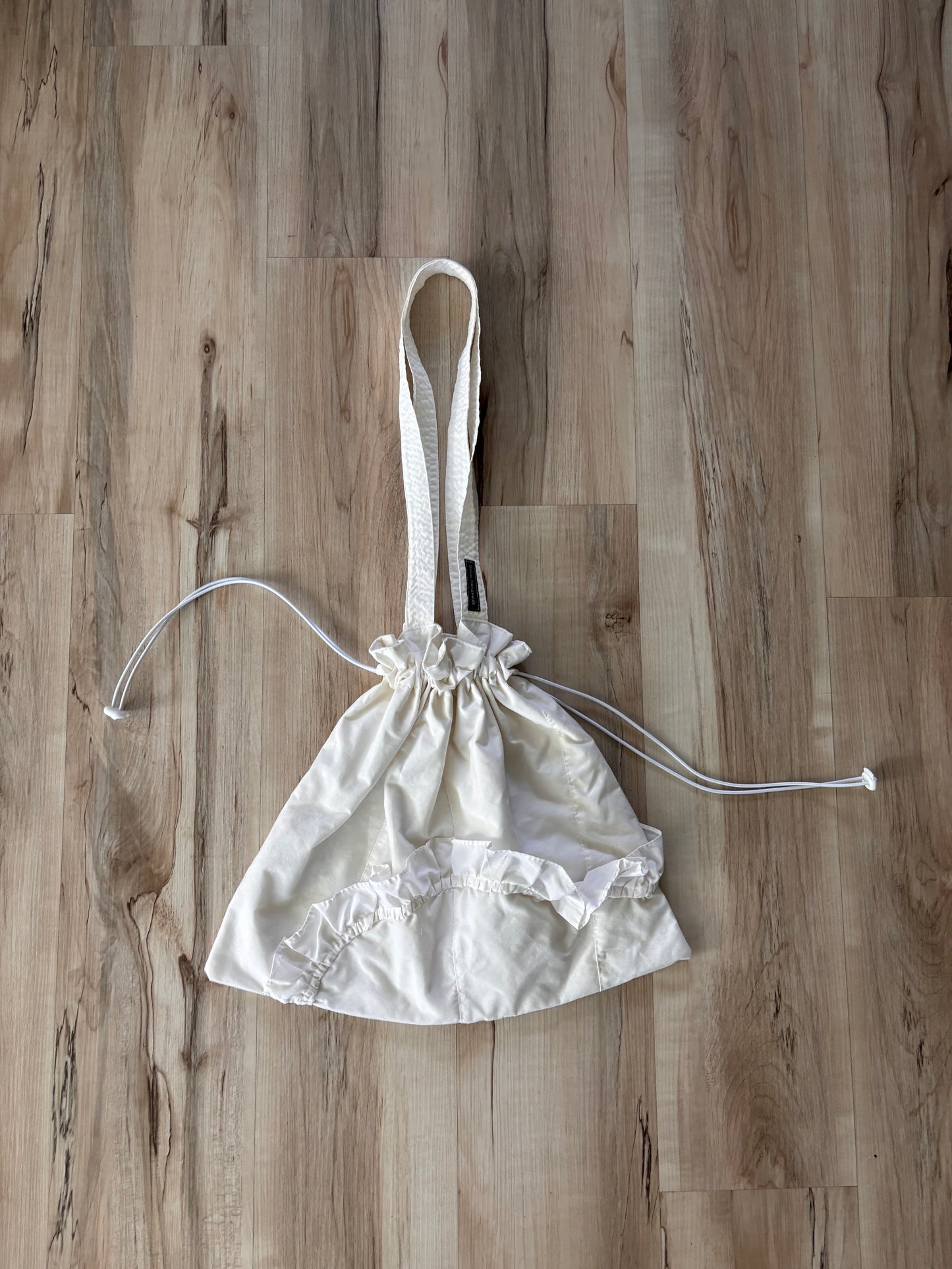 Ruffled White Draw Tote